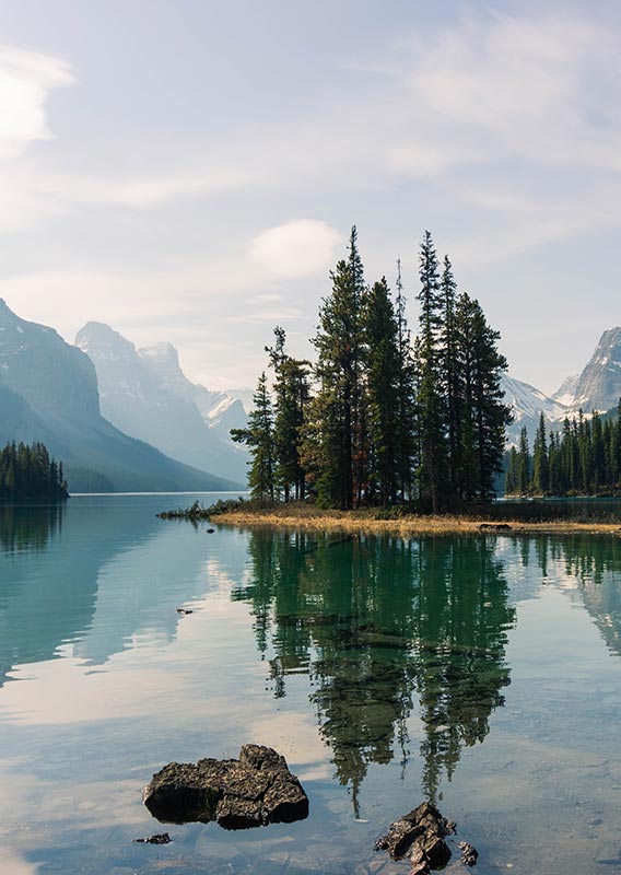 Maligne Lake in the summer.